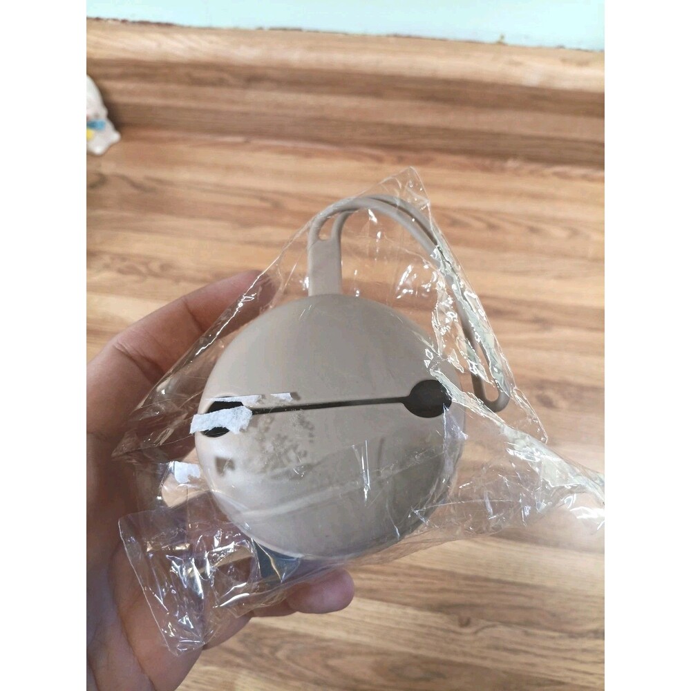 Ains & LJ Silicone Paci Holder